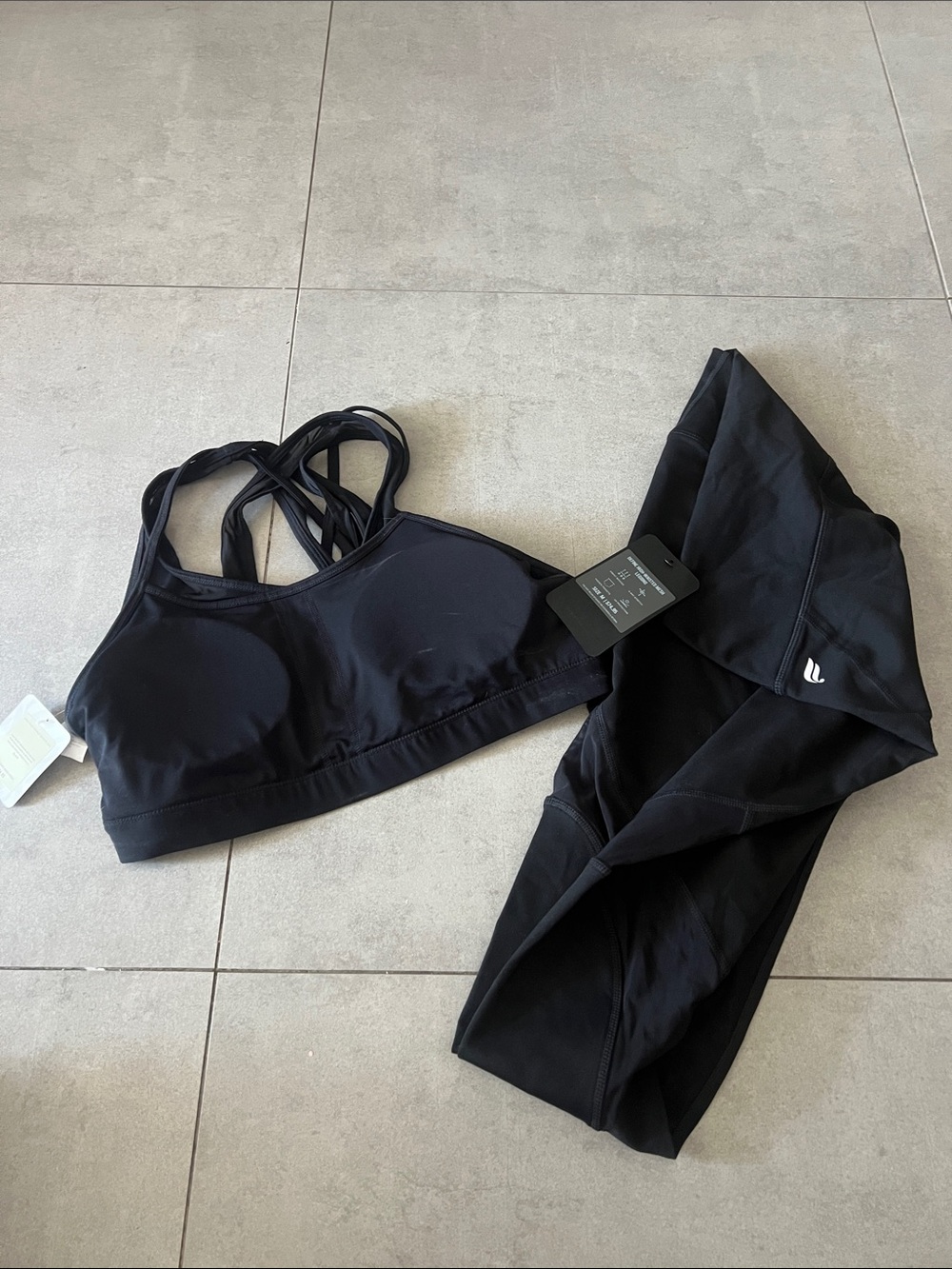 Fabletics Black Strappy Large Sports Bra & Medium Legging Set - Activewear